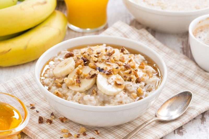 Cháo yến mạch với sữa hạt